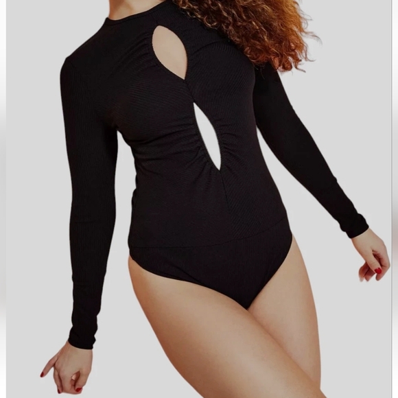 Black Cutout Bodysuit - Picture 2 of 3